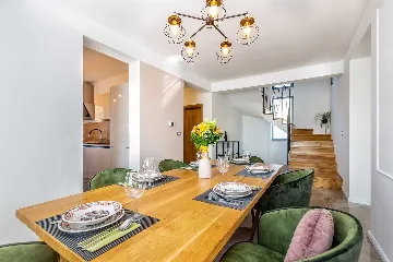 3-Bedroom Apartment with Private Pool in Čižići