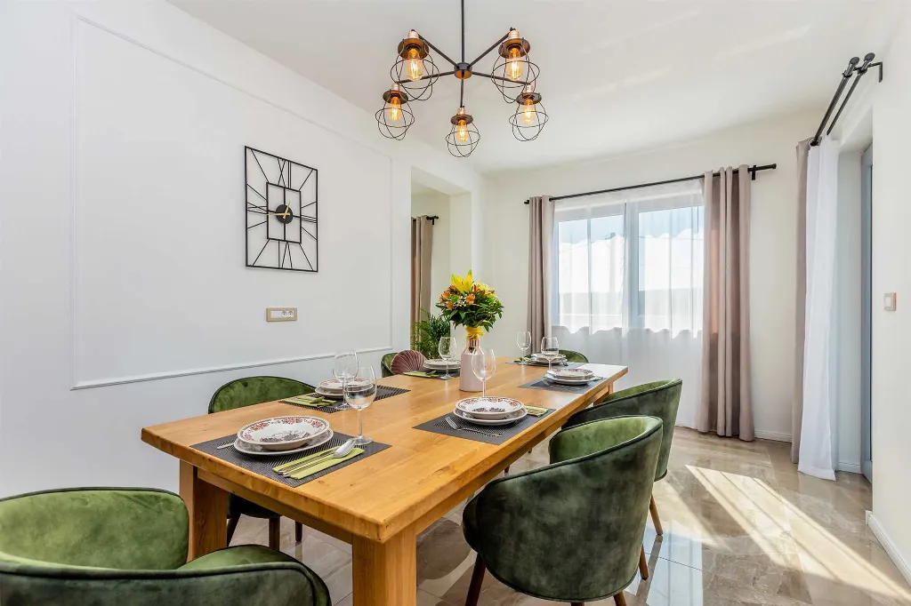 3-Bedroom Apartment with Private Pool in Čižići