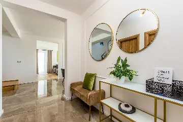 3-Bedroom Apartment with Private Pool in Čižići