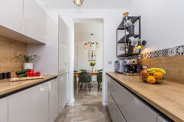 3-Bedroom Apartment with Private Pool in Čižići