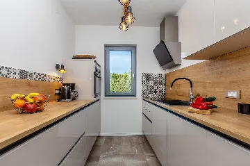 3-Bedroom Apartment with Private Pool in Čižići