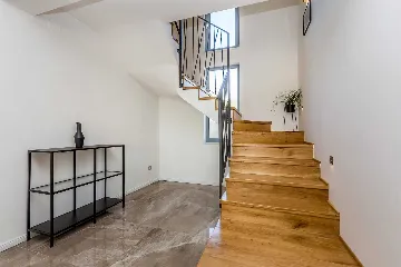 3-Bedroom Apartment with Private Pool in Čižići