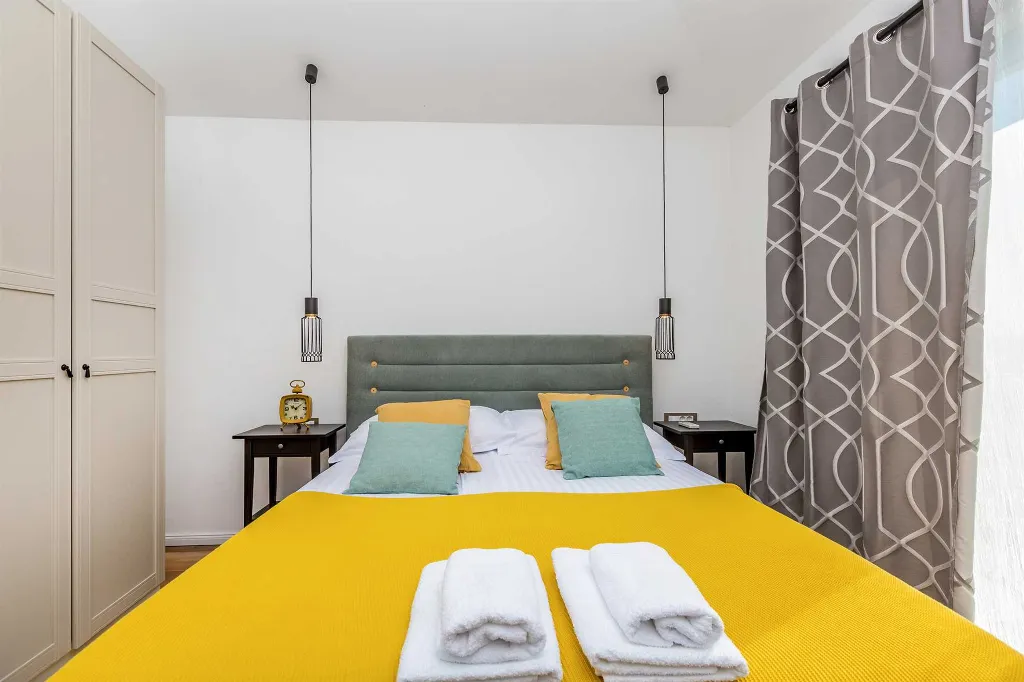 3-Bedroom Apartment with Private Pool in Čižići