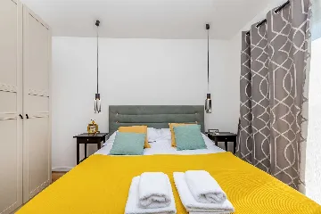 3-Bedroom Apartment with Private Pool in Čižići