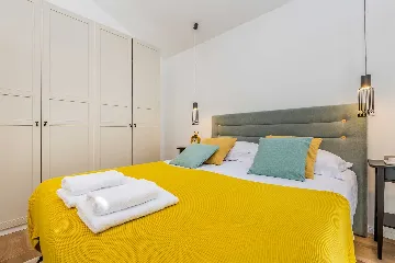 3-Bedroom Apartment with Private Pool in Čižići