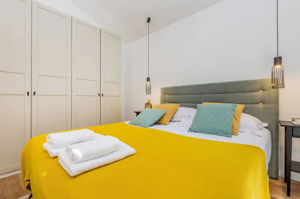 3-Bedroom Apartment with Private Pool in Čižići