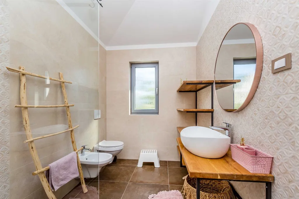 3-Bedroom Apartment with Private Pool in Čižići