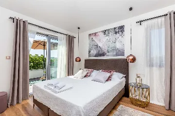 3-Bedroom Apartment with Private Pool in Čižići