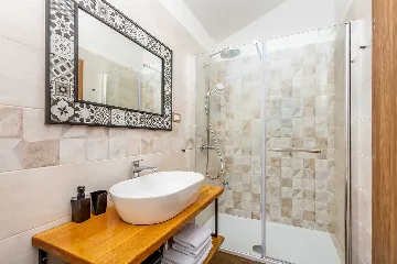 3-Bedroom Apartment with Private Pool in Čižići