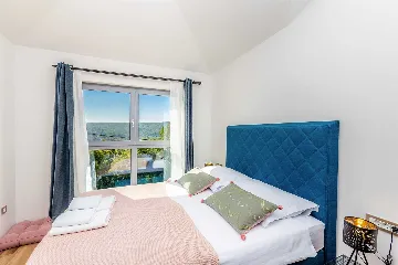 3-Bedroom Apartment with Private Pool in Čižići