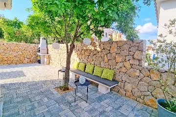 3-Bedroom Apartment with Private Pool in Čižići