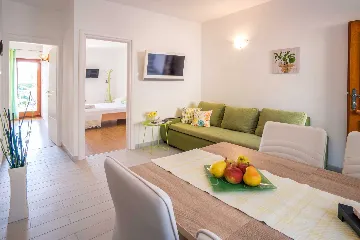 Air-conditioned 2-Bedroom Apartment in Krk (Sleeps 4)