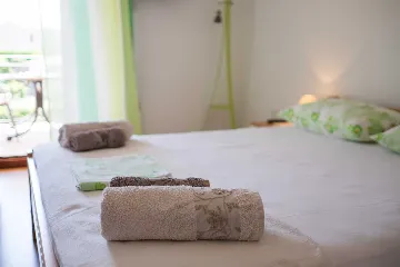 Air-conditioned 2-Bedroom Apartment in Krk (Sleeps 4)