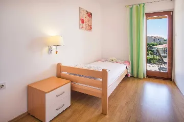 Air-conditioned 2-Bedroom Apartment in Krk (Sleeps 4)