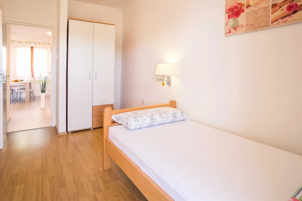 Air-conditioned 2-Bedroom Apartment in Krk (Sleeps 4)