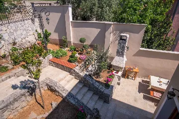 Air-conditioned 2-Bedroom Apartment in Krk (Sleeps 4)