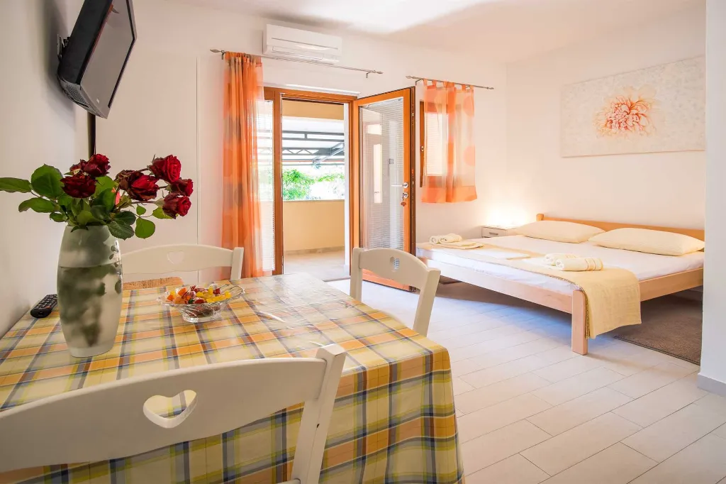 Air-Conditioned Studio for 2 in Krk with Terrace