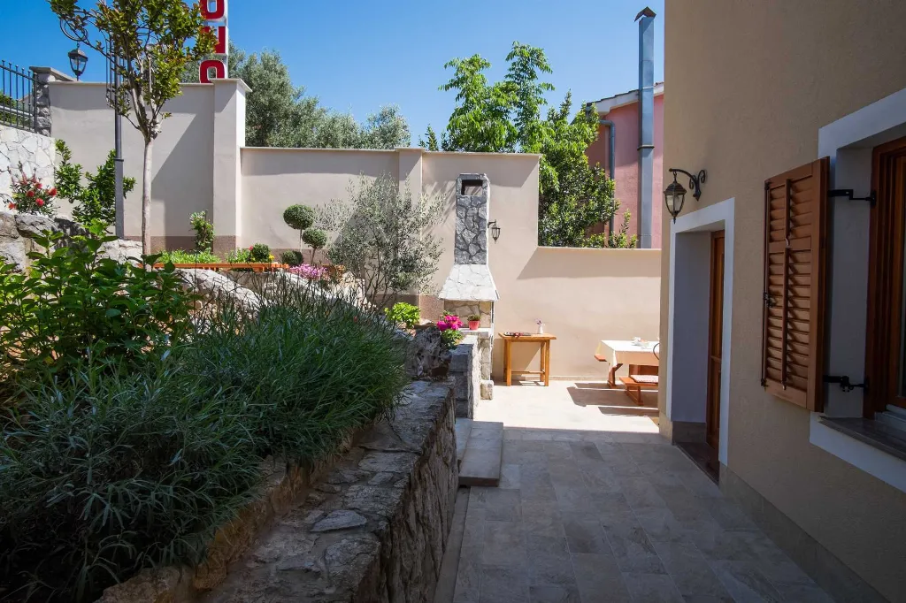 Air-Conditioned Studio for 2 in Krk with Terrace