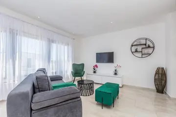 Apartment in Njivice for Up to 5 Guests