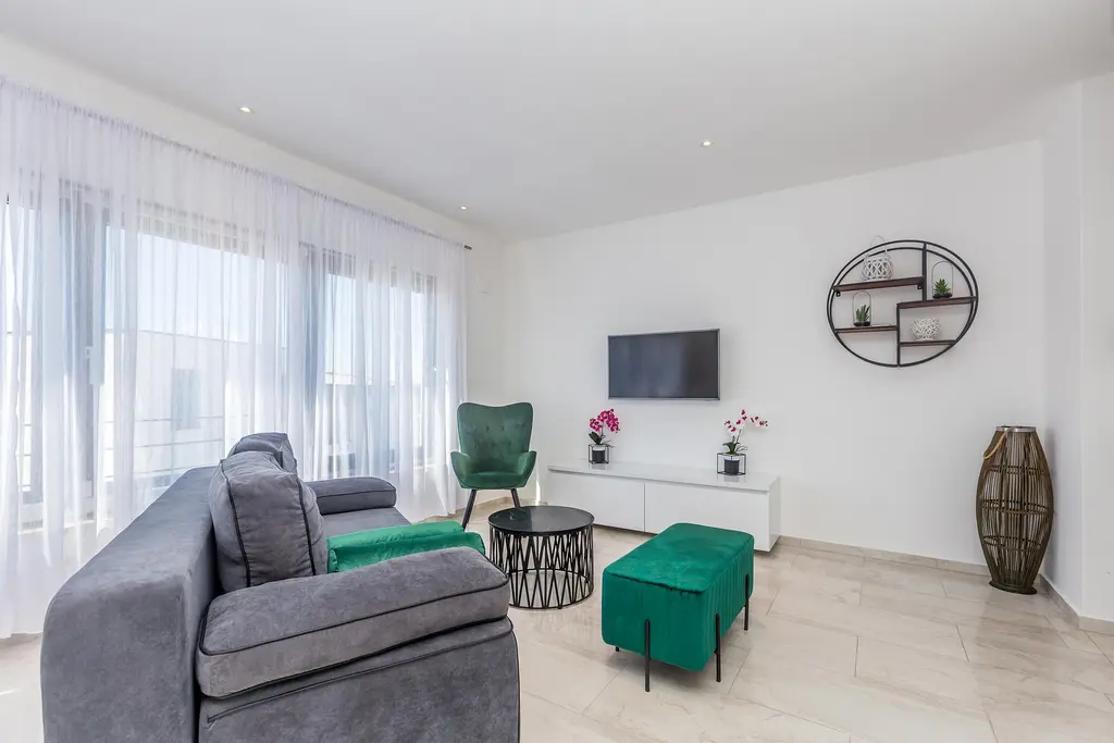 Apartment in Njivice for Up to 5 Guests