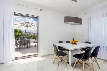 Apartment in Njivice for Up to 5 Guests