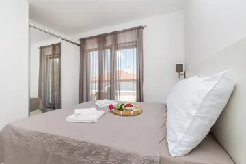 Apartment in Njivice for Up to 5 Guests