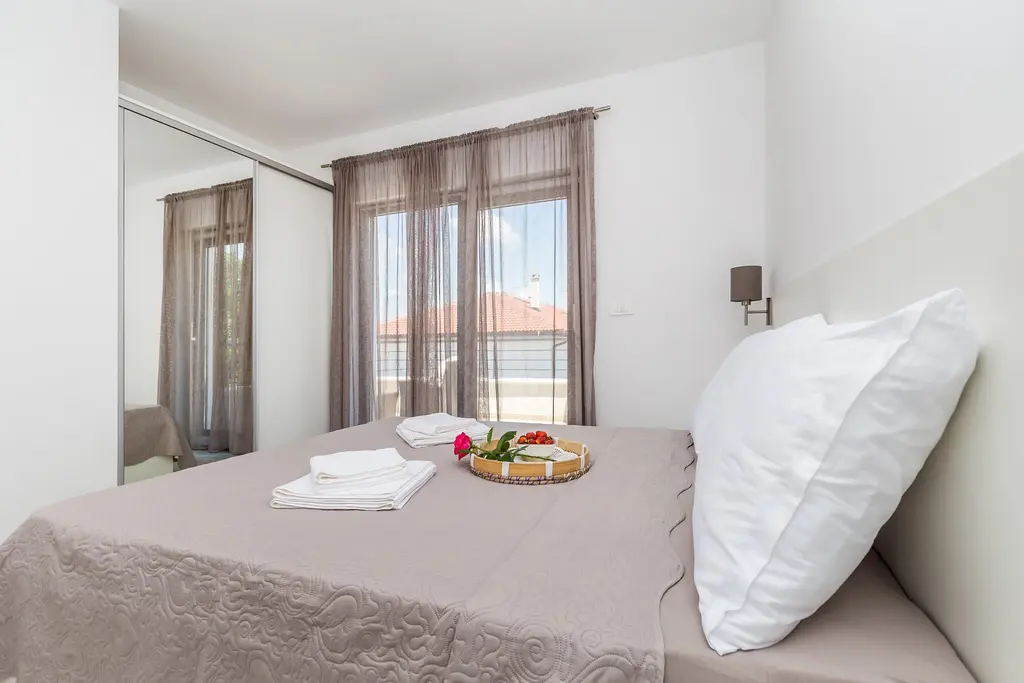 Apartment in Njivice for Up to 5 Guests