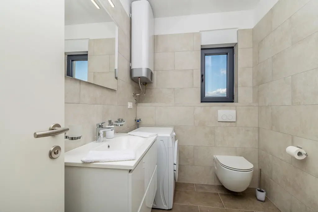 Apartment in Njivice for Up to 5 Guests