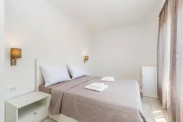 Apartment in Njivice for Up to 5 Guests