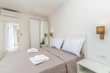 Apartment in Njivice for Up to 5 Guests