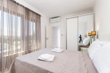 Apartment in Njivice for Up to 5 Guests