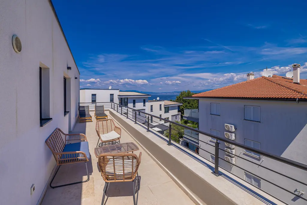 Apartment in Njivice for Up to 5 Guests