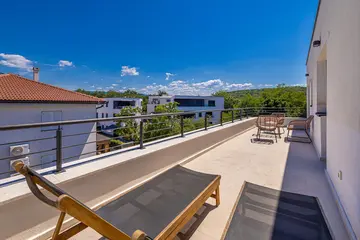 Apartment in Njivice for Up to 5 Guests