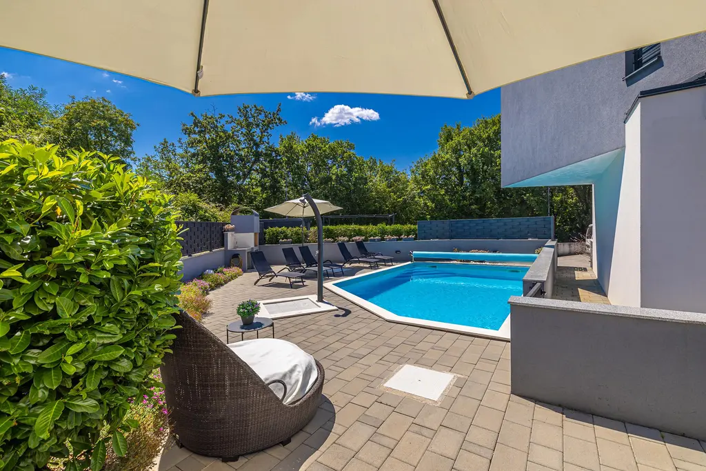 Njivice Apartment with Shared Pool for 5 Guests