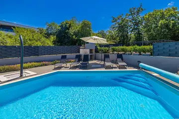 Njivice Apartment with Shared Pool for 5 Guests