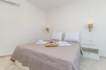 Njivice Apartment with Shared Pool for 5 Guests