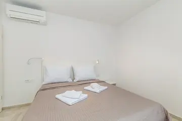 Njivice Apartment with Shared Pool for 5 Guests