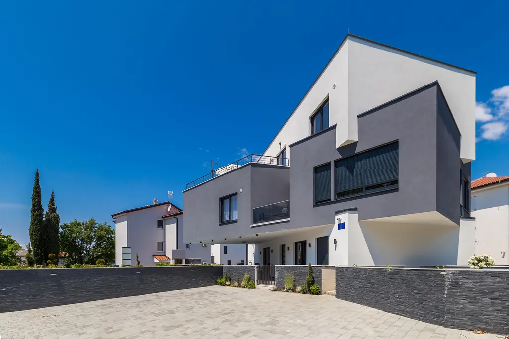 Njivice Apartment with Shared Pool for 5 Guests