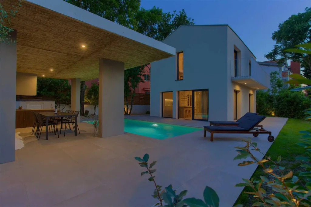 2-Bedroom House in Malinska with Heated Pool
