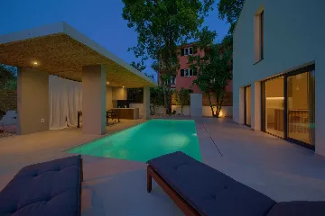 2-Bedroom House in Malinska with Heated Pool