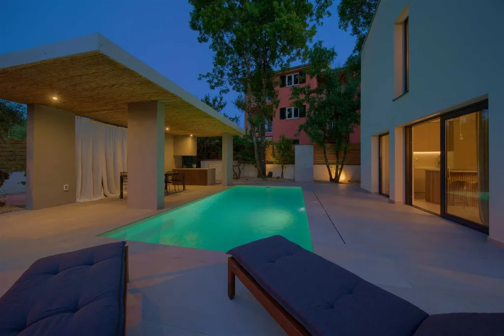 2-Bedroom House in Malinska with Heated Pool