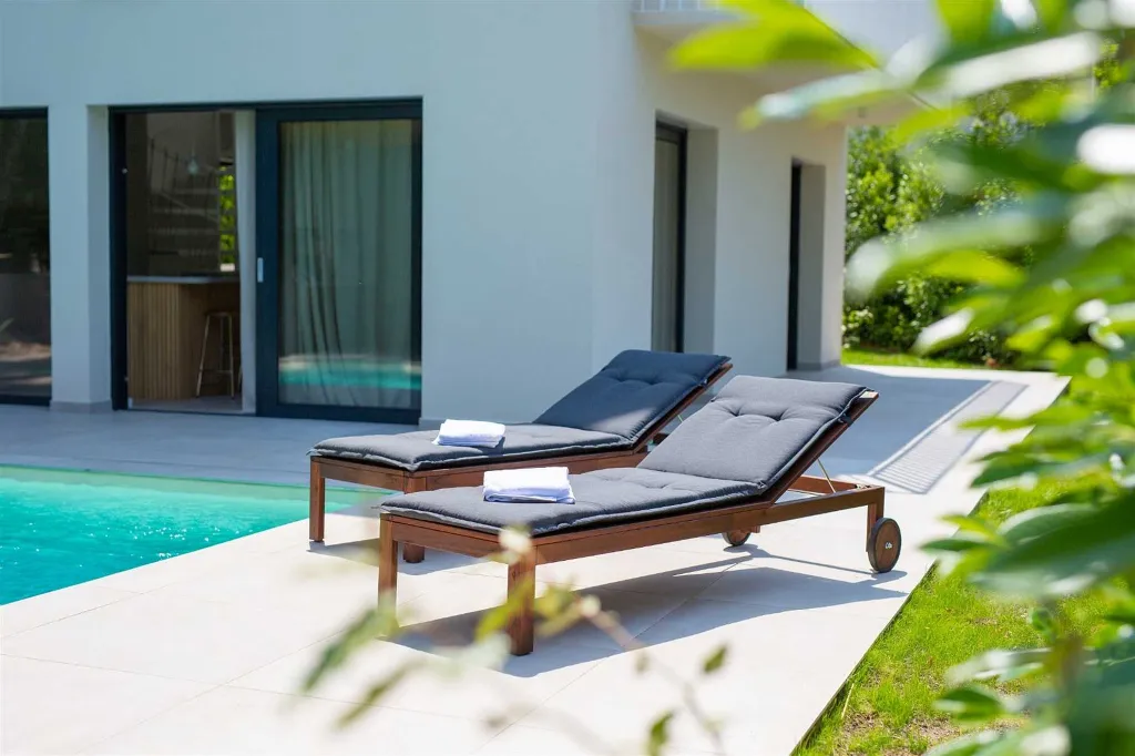 2-Bedroom House in Malinska with Heated Pool