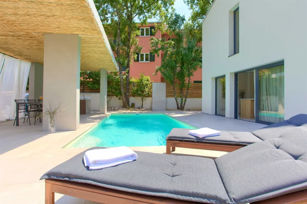 2-Bedroom House in Malinska with Heated Pool