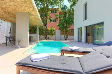 2-Bedroom House in Malinska with Heated Pool