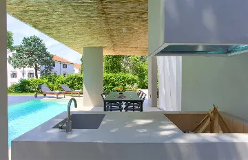 2-Bedroom House in Malinska with Heated Pool