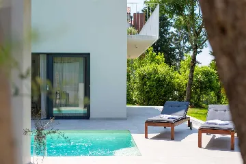 2-Bedroom House in Malinska with Heated Pool