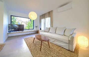 2-Bedroom House in Malinska with Heated Pool