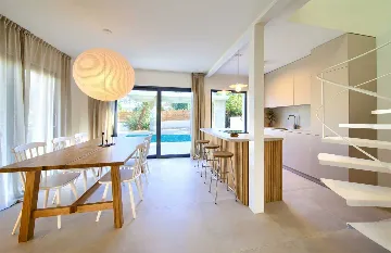 2-Bedroom House in Malinska with Heated Pool