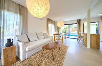 2-Bedroom House in Malinska with Heated Pool