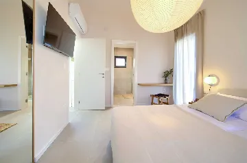 2-Bedroom House in Malinska with Heated Pool